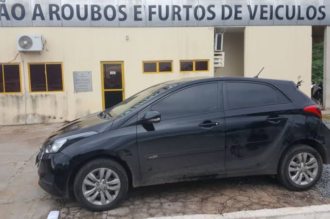 Veículo é recuperado pela PRF após família ser feita refém em&nbsp;assalto