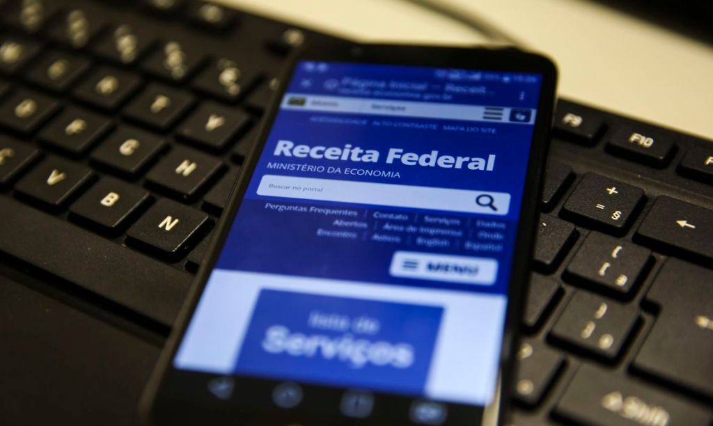 Prazo para entrega da declaração do Imposto de Renda termina&nbsp;amanhã