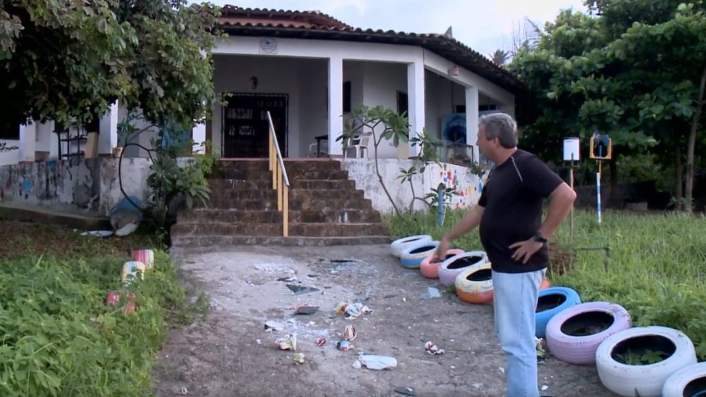 Projeto Orla Viva é alvo de vandalismo na praia do&nbsp;Araçagi