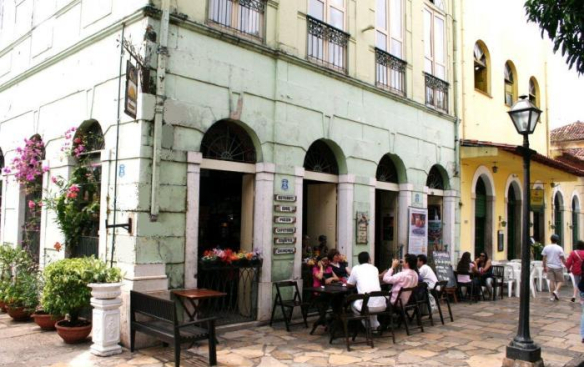 Carla Coreira denuncia racismo e registra BO contra restaurante em&nbsp;SL