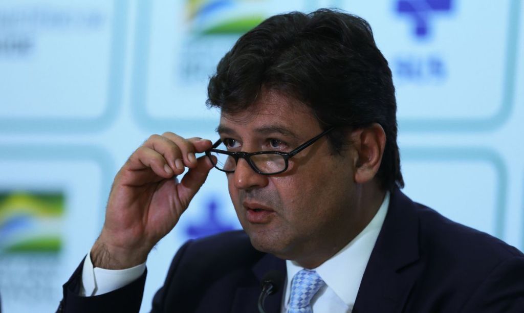 Coronavírus: ministro da Saúde descarta restrição a voos e&nbsp;cruzeiros
