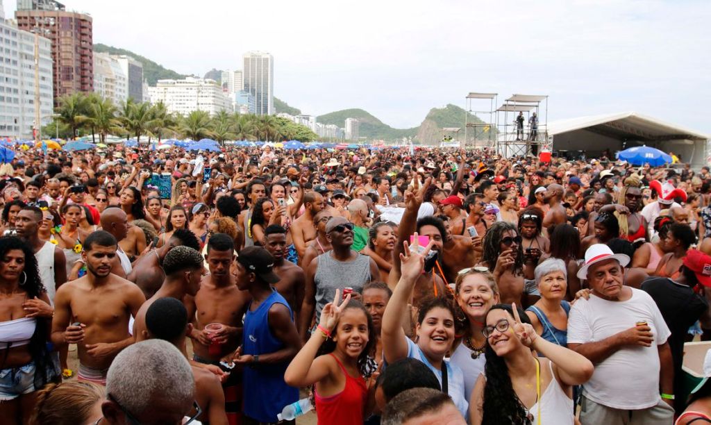 Médico diz como doença do beijo pode ser evitada no&nbsp;carnaval