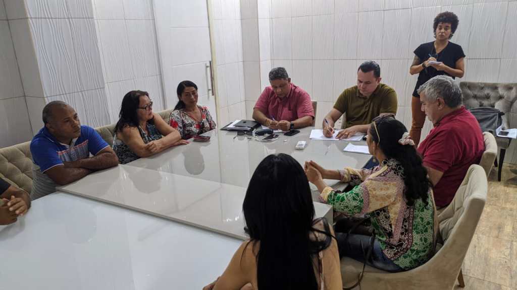 Umbelino Junior conversa com cobradores sobre projeto que proíbe acúmulo de funções no transporte&nbsp;coletivo