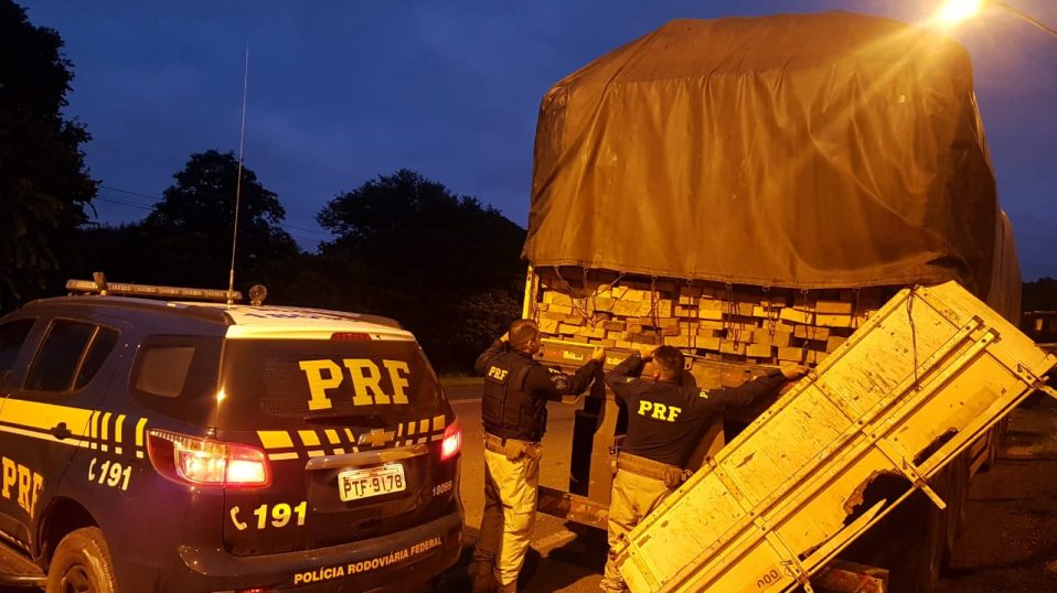 PRF apreende 43m³ de madeira serrada na&nbsp;BR-010