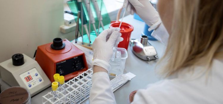 Saúde amplia testes para profissionais de saúde e&nbsp;segurança