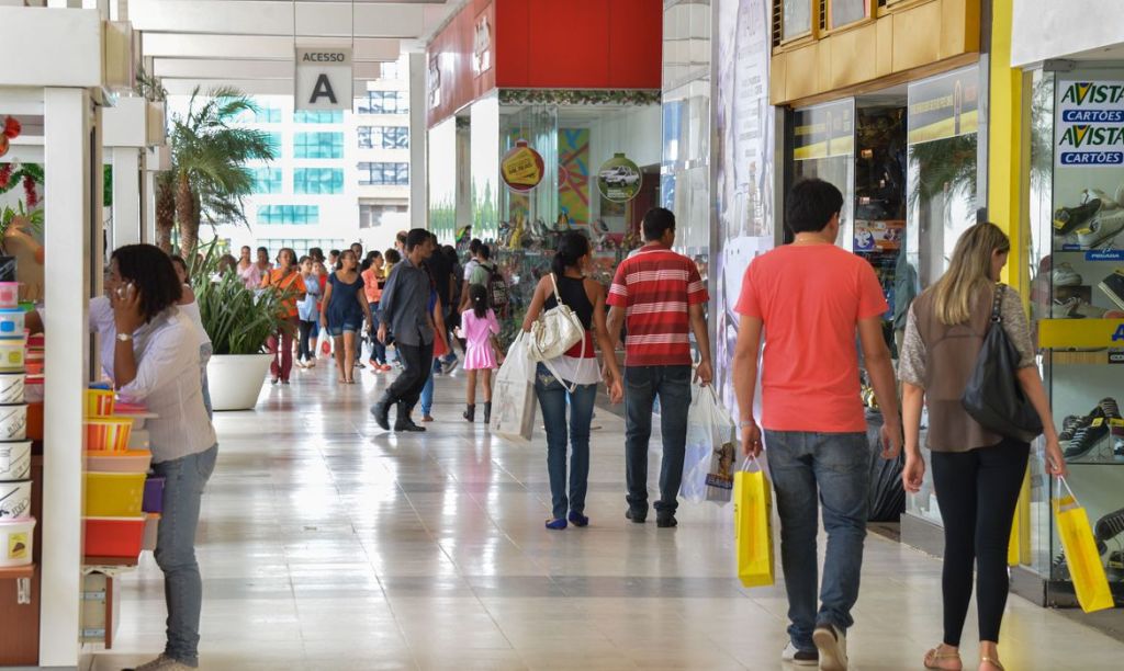 Consumidores ludovicenses preferem shoppings para comprar presente dos pais, aponta&nbsp;Fecomércio