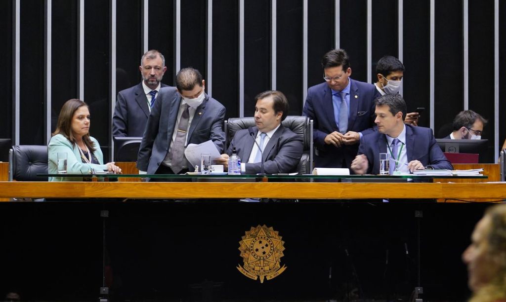 Maia propõe auxílio de R$ 500 a trabalhador informal durante&nbsp;pandemia.