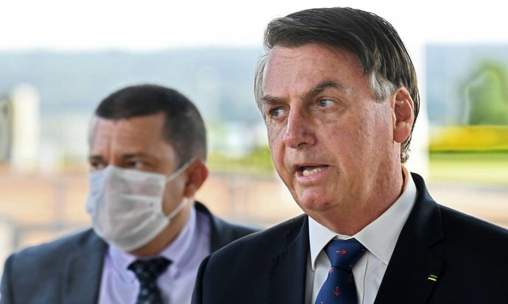 Bolsonaro diz que pode já ter sido infectado pelo coronavírus e menciona possível novo&nbsp;teste