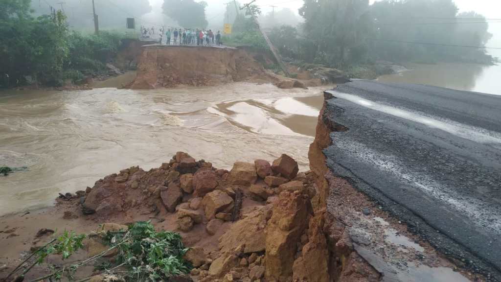 Trecho da BR-222 é completamente destruído no interior do&nbsp;Maranhão