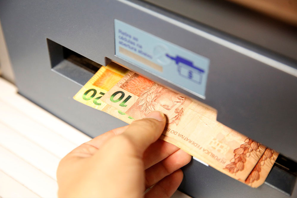 Auxílio emergencial é publicado e governo abre crédito de R$ 98&nbsp;bi