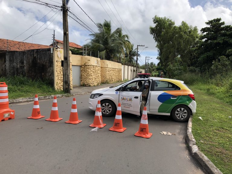 COMBATE AO CORONAVÍRUS: Acessos à Avenida Litorânea são bloqueados para barrar&nbsp;teimosos