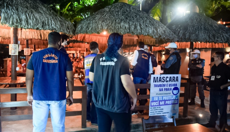 Bares e restaurantes da Avenida Litorânea são alvo de&nbsp;fiscalização