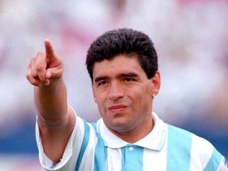 Morre Diego Maradona após parada cardiorrespiratória
