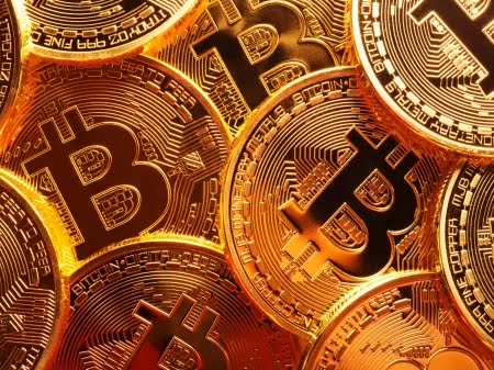 Bitcoin ultrapassa os US$ 65 mil e alcança maior valor da história da&nbsp;moeda