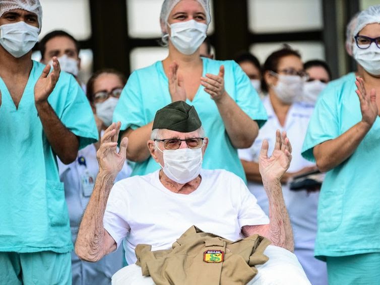Homem de 99 anos é o mais velho a receber alta após contrair&nbsp;covid-19