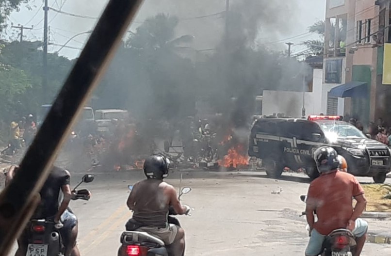Moradores da Vila Cajueiro bloqueiam a MA-204 durante&nbsp;protesto