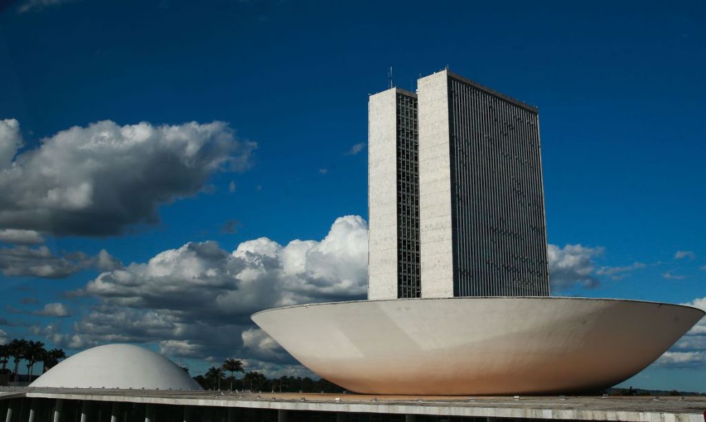 Câmara e Senado escolhem hoje novos&nbsp;dirigentes
