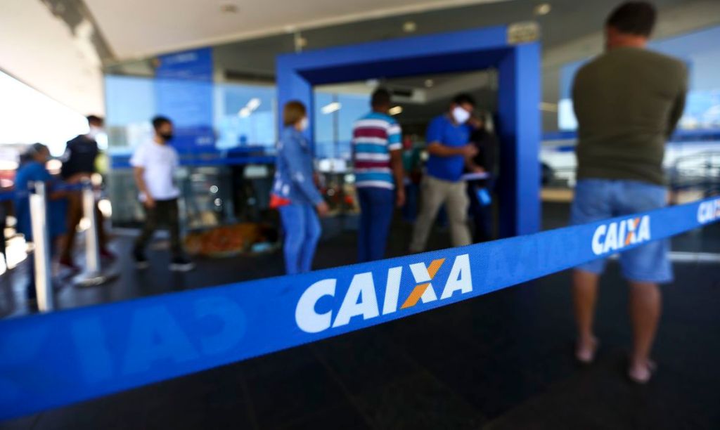Caixa paga R$ 300 a 1,6 milhão beneficiários do Bolsa&nbsp;Família