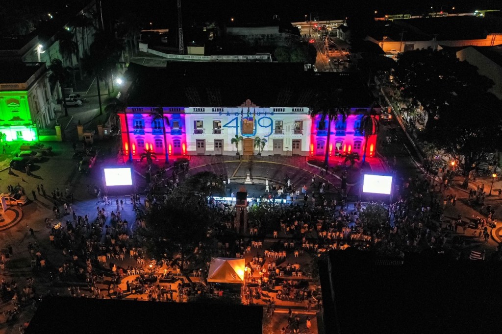 Ludovicenses celebram aniversário de 409 anos de São Luís em frente ao Palácio de La&nbsp;Ravardière