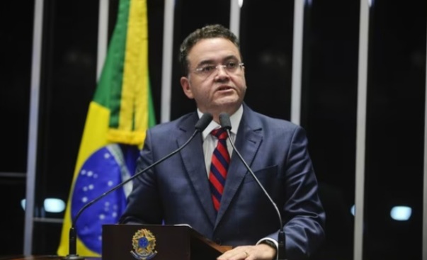 Senador Roberto Rocha faz post considerado homofóbico contra&nbsp;influencer
