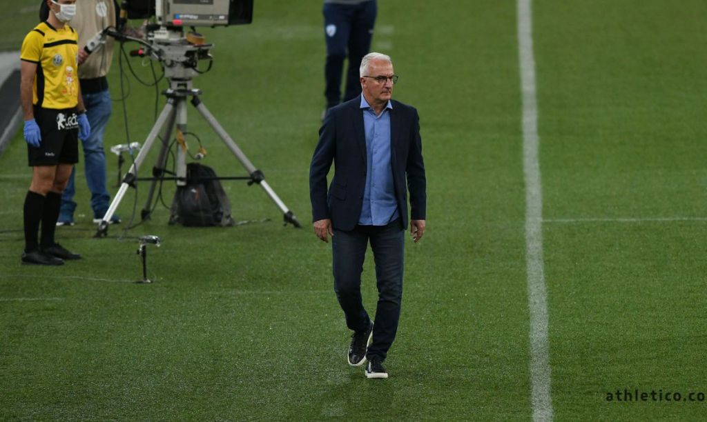 Athletico Paranaense demite técnico Dorival&nbsp;Júnior