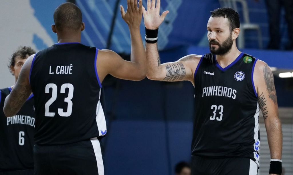 Paralisação faz Pinheiros dispensar elenco profissional de&nbsp;basquete