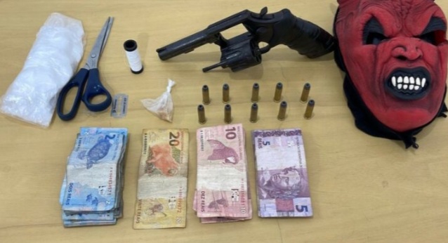 Adolescente suspeito de tráfico de drogas é apreendido pela polícia no Bairro de&nbsp;Fátima