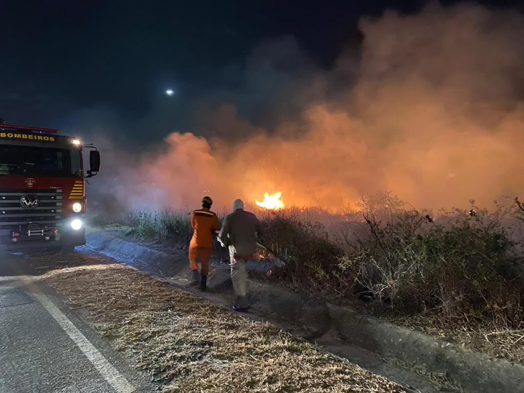 Incêndio na Litorânea pode ter sido criminoso, diz comandante do Corpo de&nbsp;Bombeiros