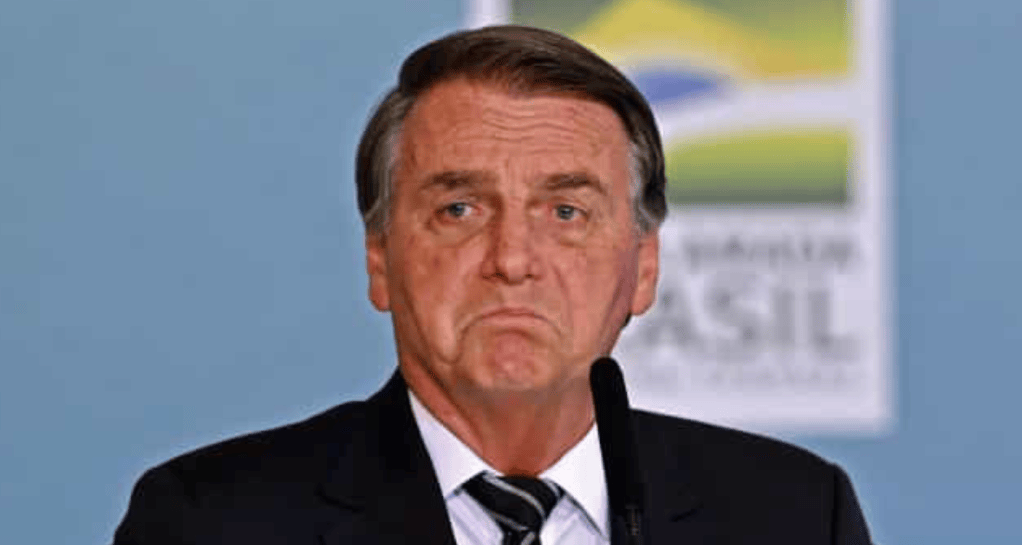 Bolsonaro xinga Doria após tucano anunciar que adotará passaporte da vacina em&nbsp;SP