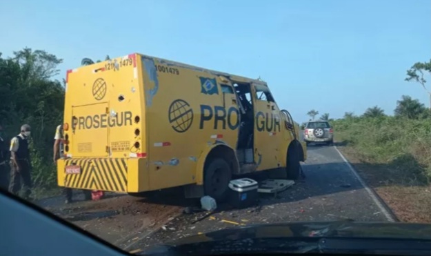 Homens armados com fuzis atacam carro-forte na&nbsp;MA-206