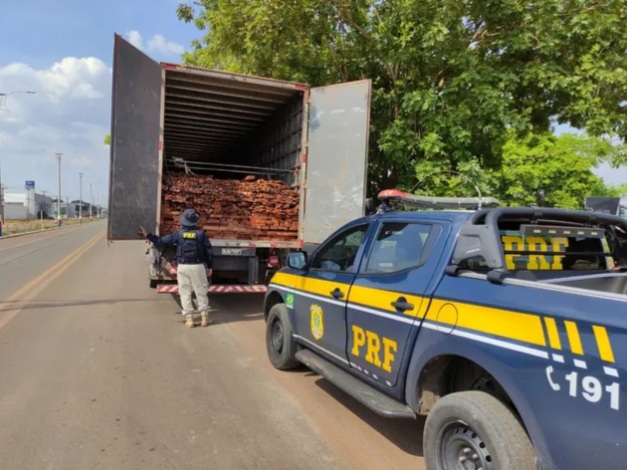 Polícia Rodoviária apreende madeira irregular na BR-230 no&nbsp;MA