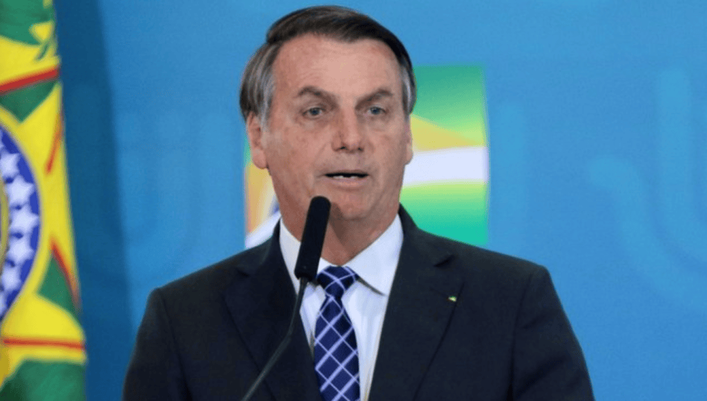 Bolsonaro chama de ‘inaceitável’ uso de arma de choque em homem sem&nbsp;máscara