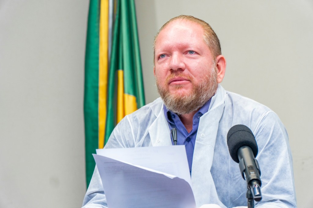 Projeto de Othelino Neto beneficia profissionais de saúde que atuam no combate à&nbsp;Covid-19