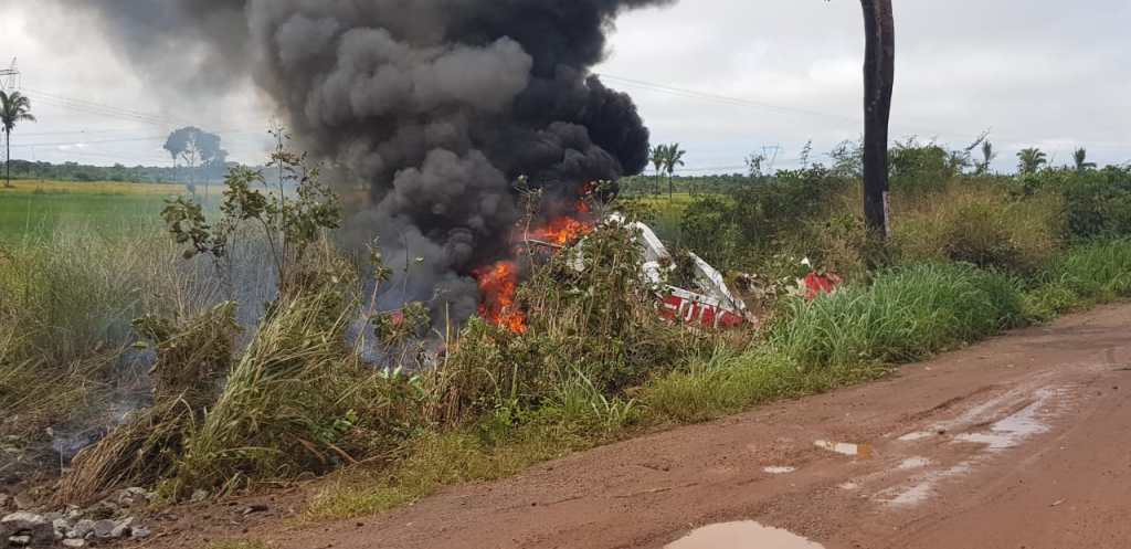 Avião agrícola explode na BR-135 próximo a São&nbsp;Mateus