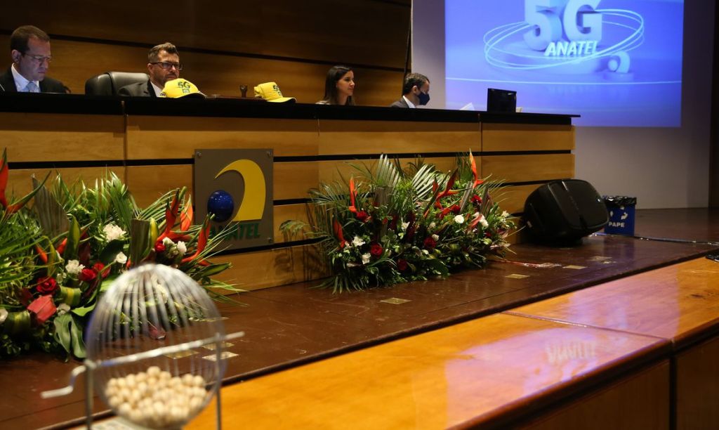 Claro, Vivo e TIM arrematam faixa de 3,5 GHz do leilão do&nbsp;5G