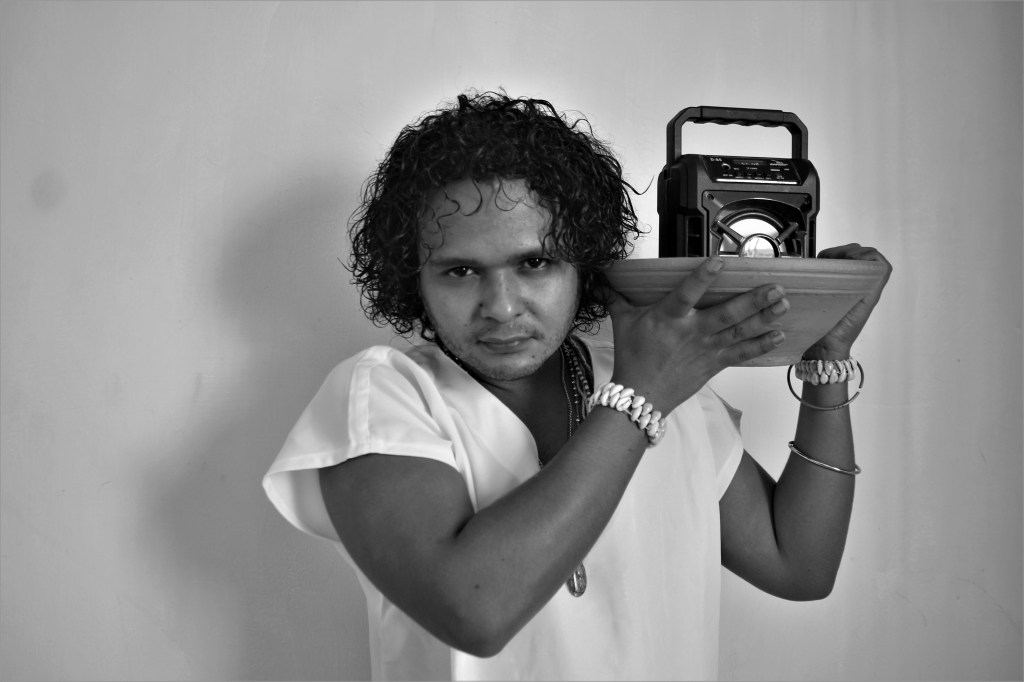 Celebrando 10 anos de carreira, Heriverto Nunes lança a inédita “Sol e&nbsp;Mar”