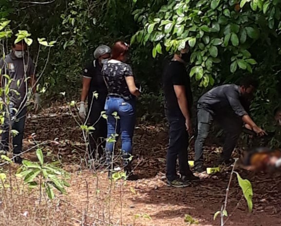 Jovem é encontrada praticamente degolada na reserva florestal do&nbsp;Batatã