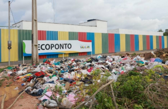 “Lamentável essas imagens” disse ex-prefeito Edivaldo Jr. ao denunciar lixo acumulado do lado de fora dos&nbsp;Ecopontos