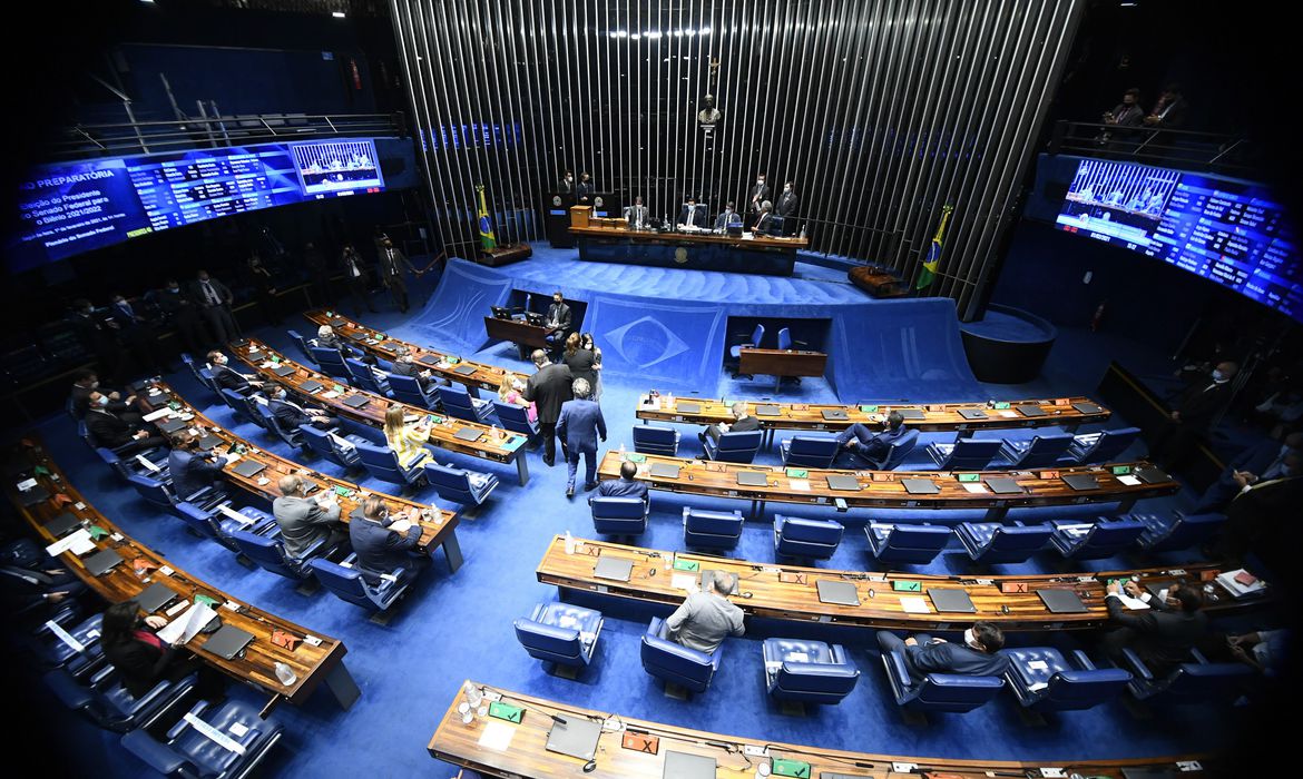Senado aprova MP que estabelece salário mínimo de R$ 1.212