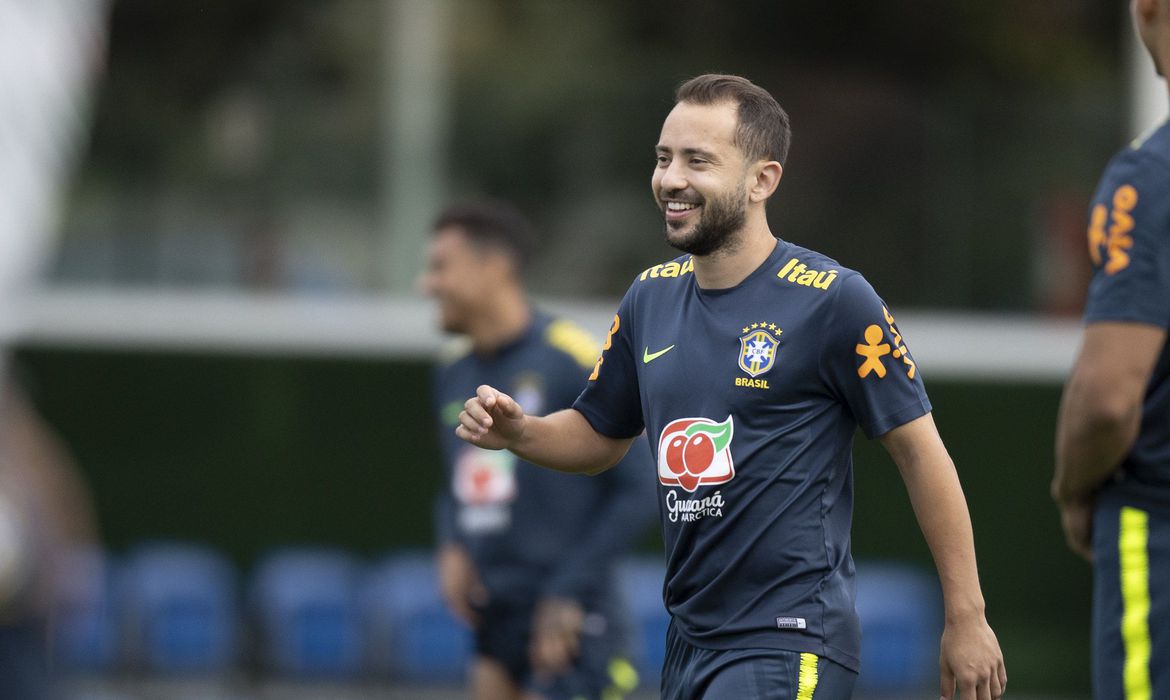 Tite esboça seleção com quatro novidades para duelo contra Venezuela