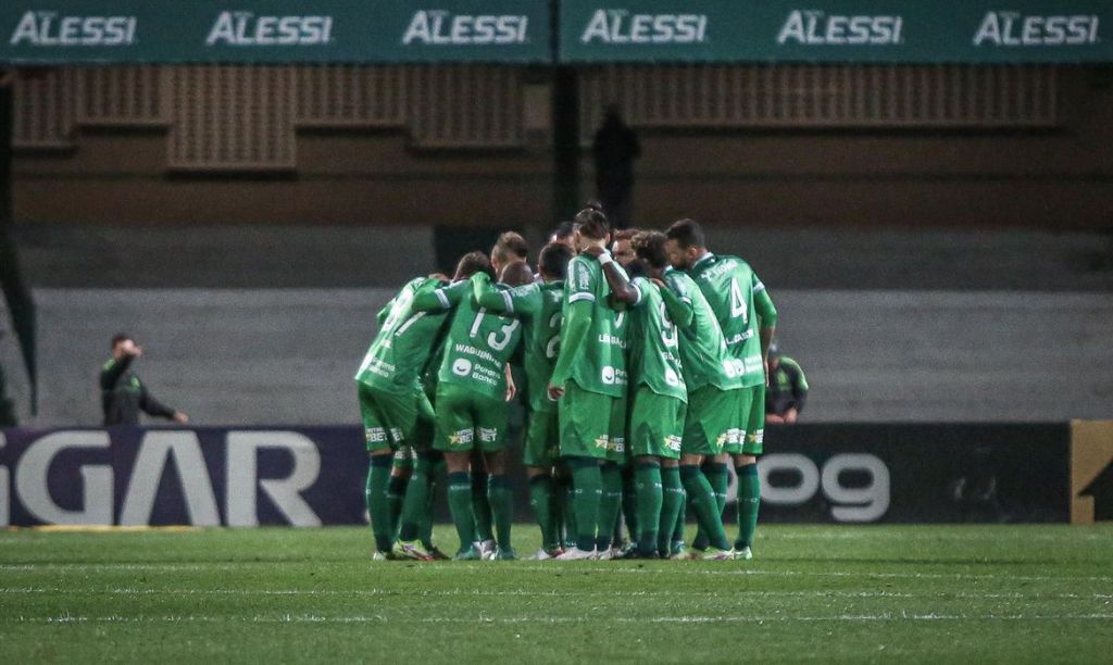 Sampaio  leva 3 gols no segundo tempo e Coritiba amplia liderança na Série&nbsp;B