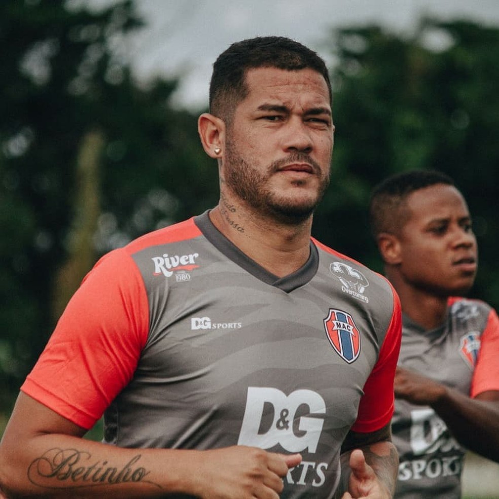 Betinho vive expectativa de estrear pelo MAC: “Pressão&nbsp;grande”