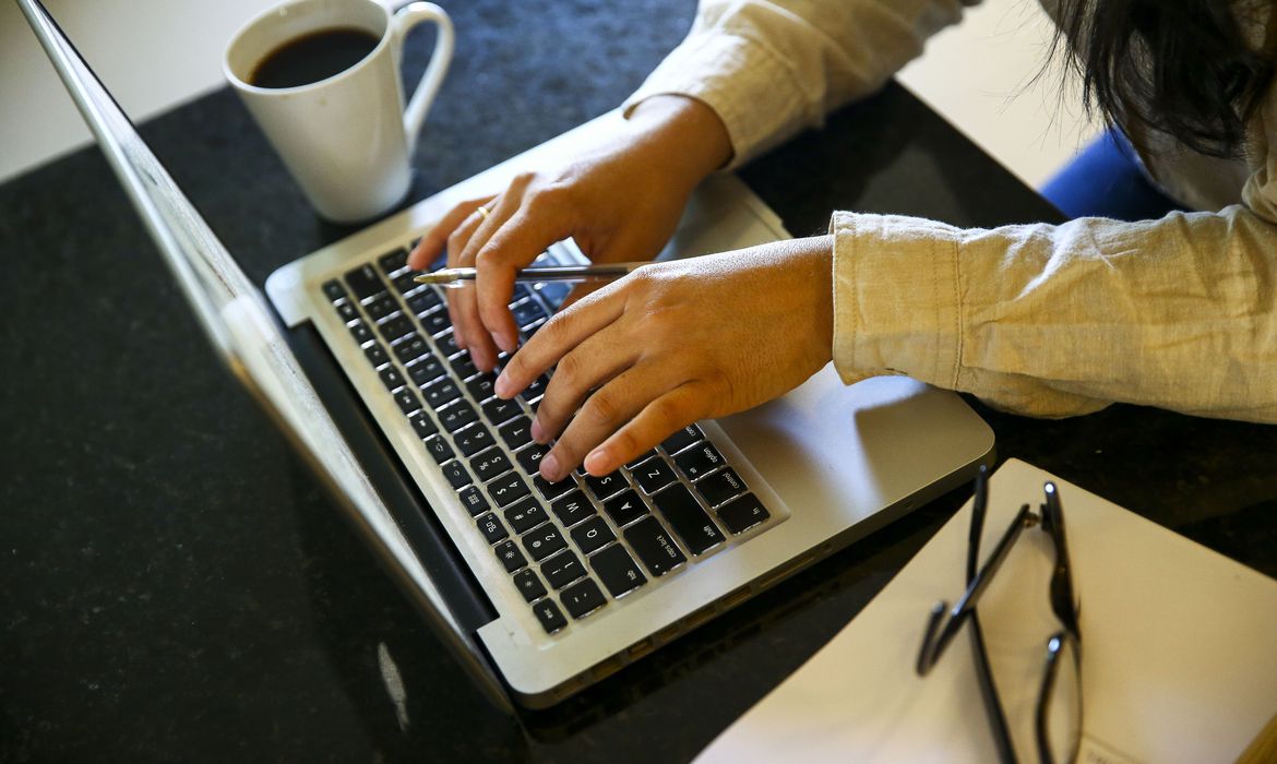 Consumidores que compraram alimentos pela internet chegam a 53%