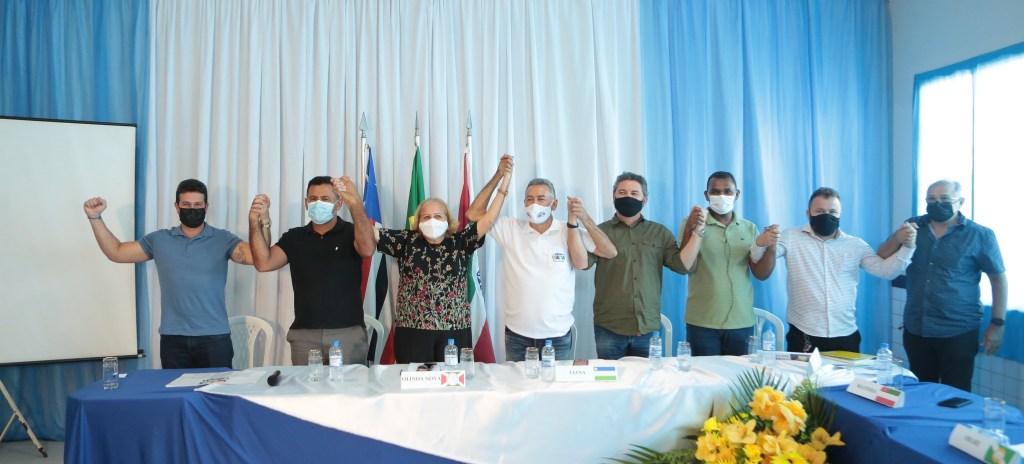 DEPUTADO GIL CUTRIM PARTICIPA DE ENCONTRO DE PREFEITOS DA&nbsp;BAIXADA