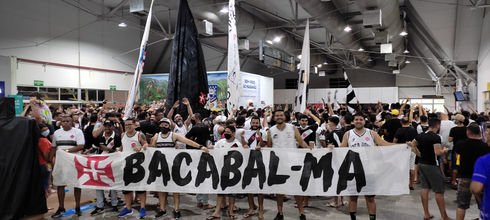 Vasco é recebido com muita festa ao desembarcar em São Luís: ‘Dá motivação ainda maior’, diz Nenê