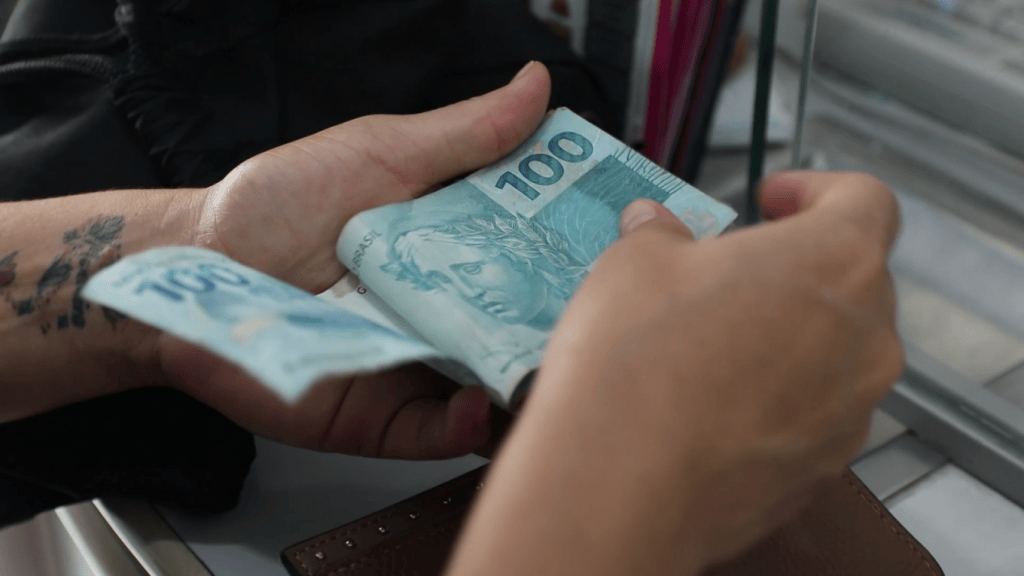 Governo prorroga auxílio emergencial de R$ 300 até o fim do&nbsp;ano