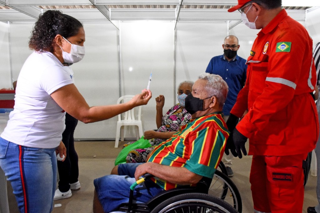 Prefeitura de São Luís vacina idosos com idades entre 70 e 72 anos contra a&nbsp;Covid-19