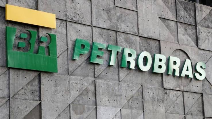 Petrobras anuncia aumento de 20 centavos da gasolina e quase R$4 do botijão de&nbsp;gás