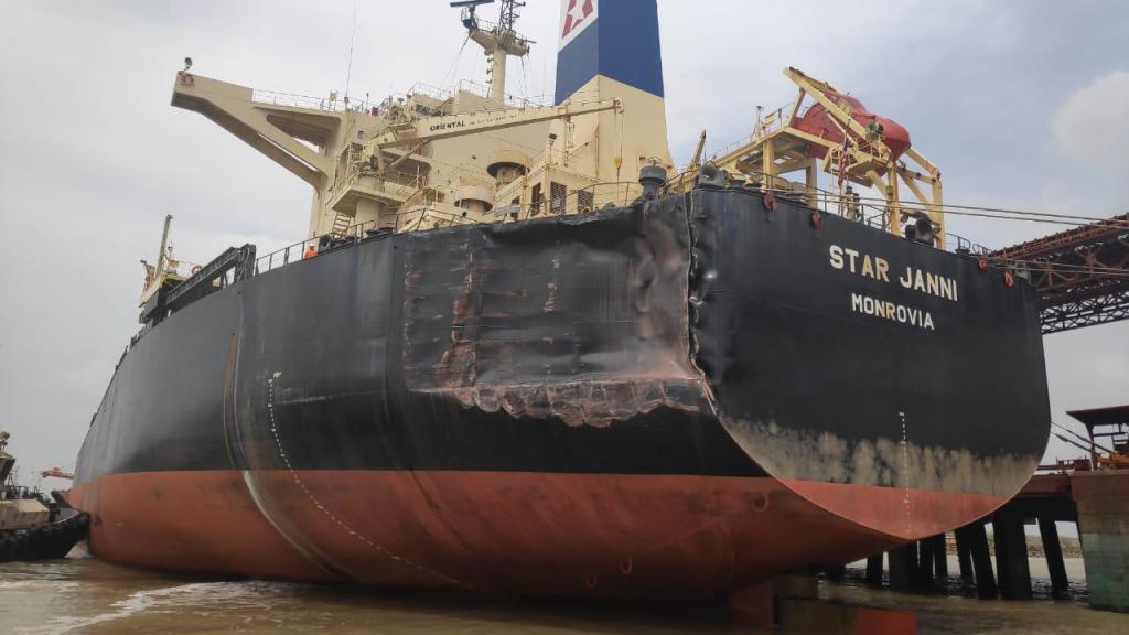 Navio bate em outros dois que estavam atracados no Terminal Ponta da&nbsp;Madeira