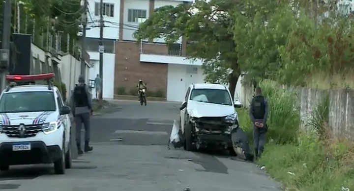 Motorista perde o controle e carro bate em poste em avenida em São&nbsp;Luís
